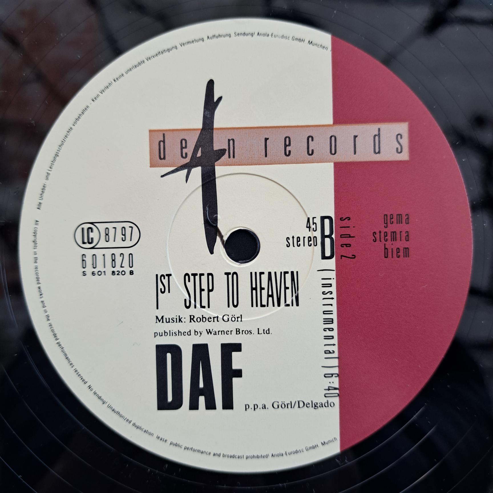 DAF Deutsch Amerikanische Freundschaft – Absolute Body Control Disc VINIL maxi VG+ (box1) - imagine 2