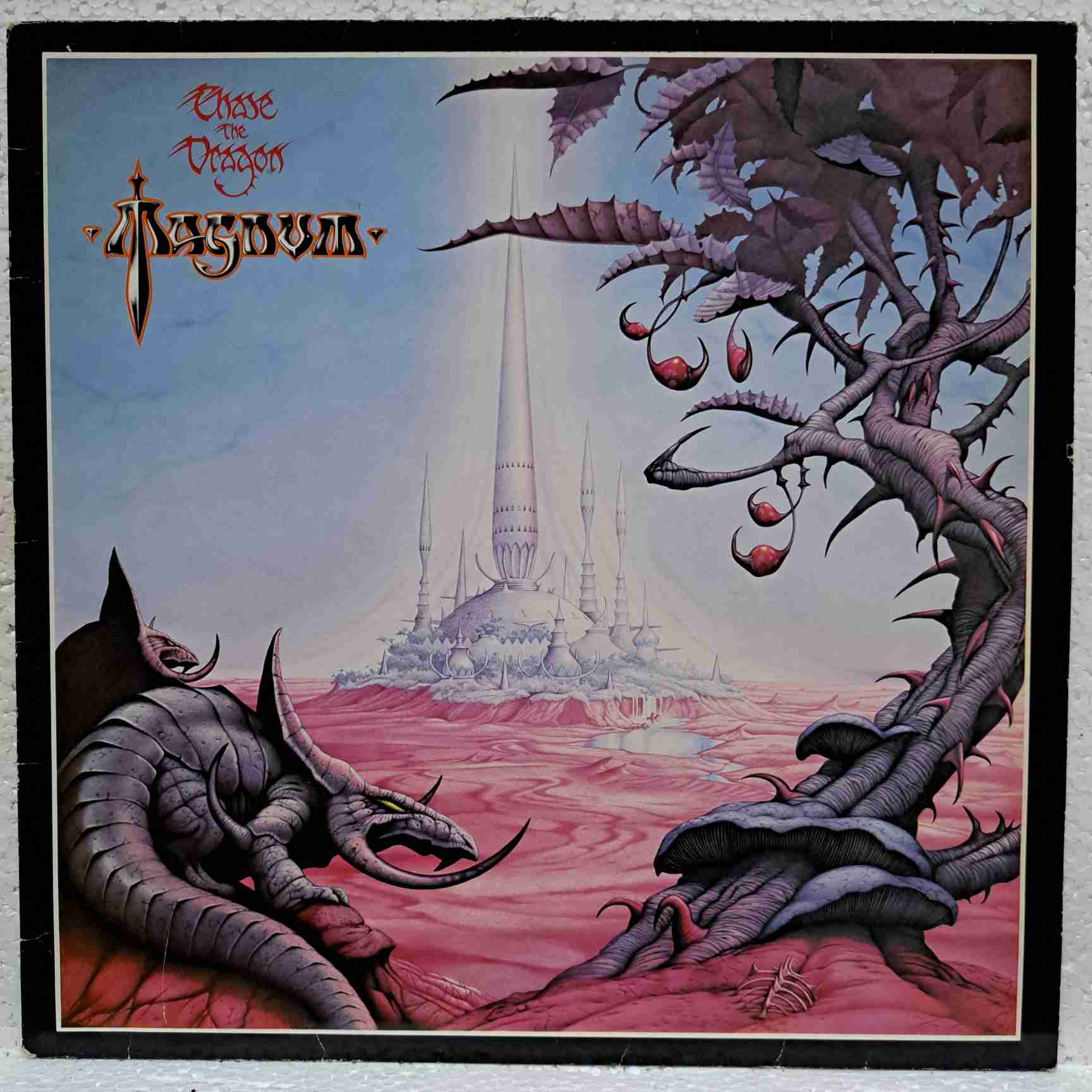 Magnum – Chase The Dragon DISC VINIL LP VG VG+ (boxH)