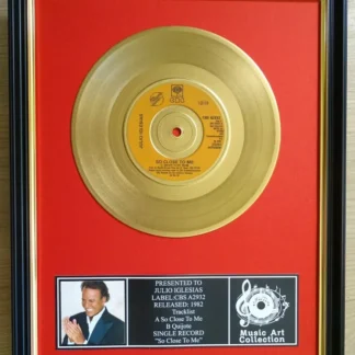 Julio Iglesias – "So Close to Me" Disc replică auriu